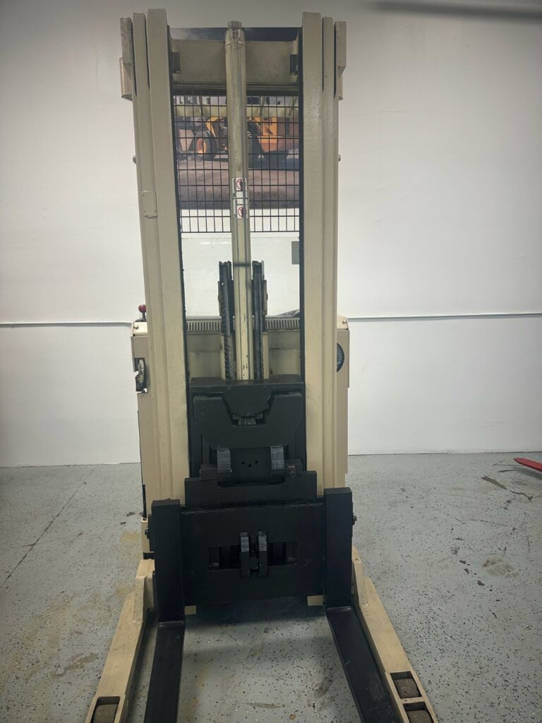 Electric Crown Reach Forklift