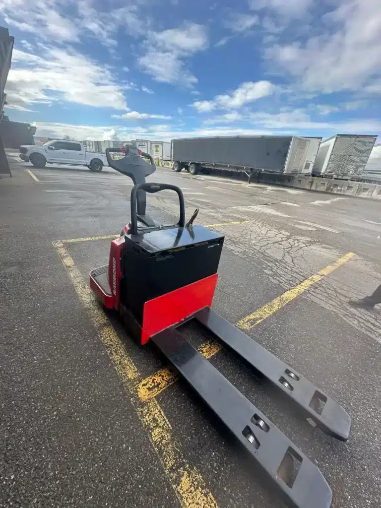 Raymond Electric Pallet Jack 7075 Hours