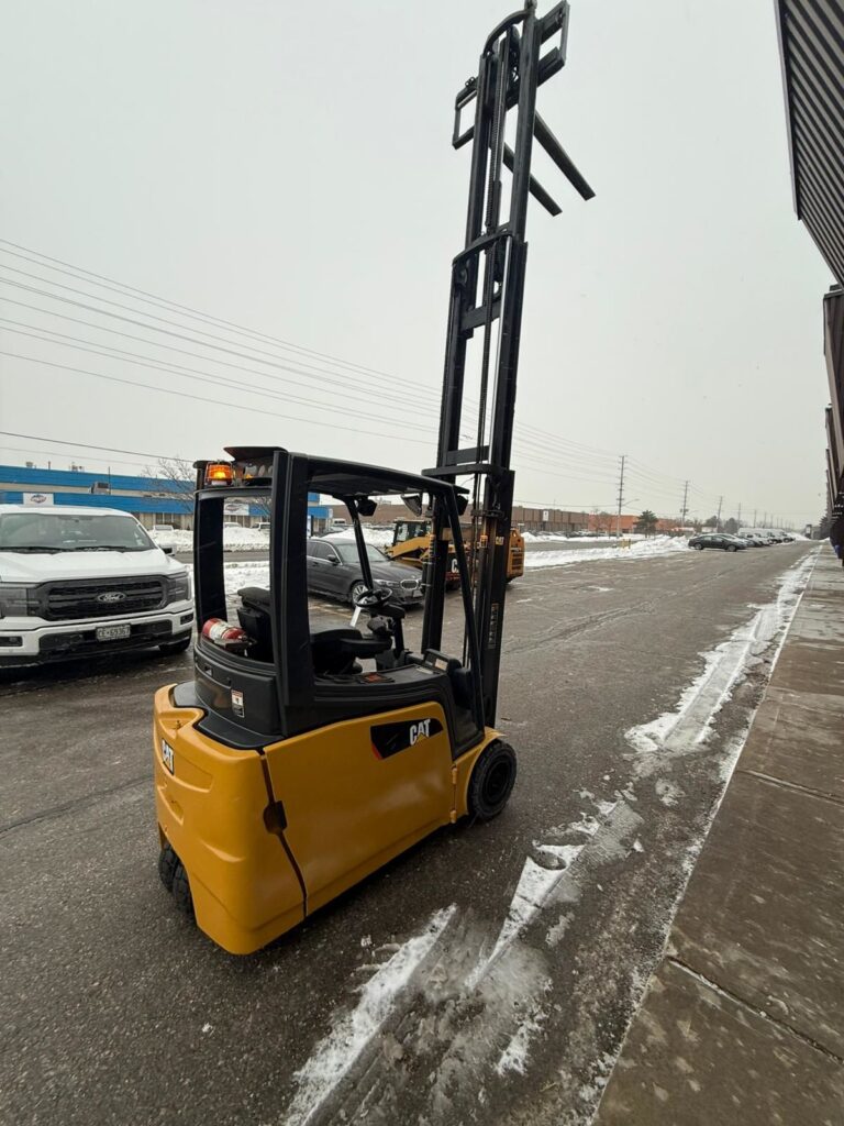 Certified Used Caterpillar 3-Wheeler Forklift