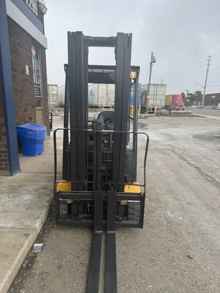 Used Caterpillar 3-Wheeler Forklift 2ET4000