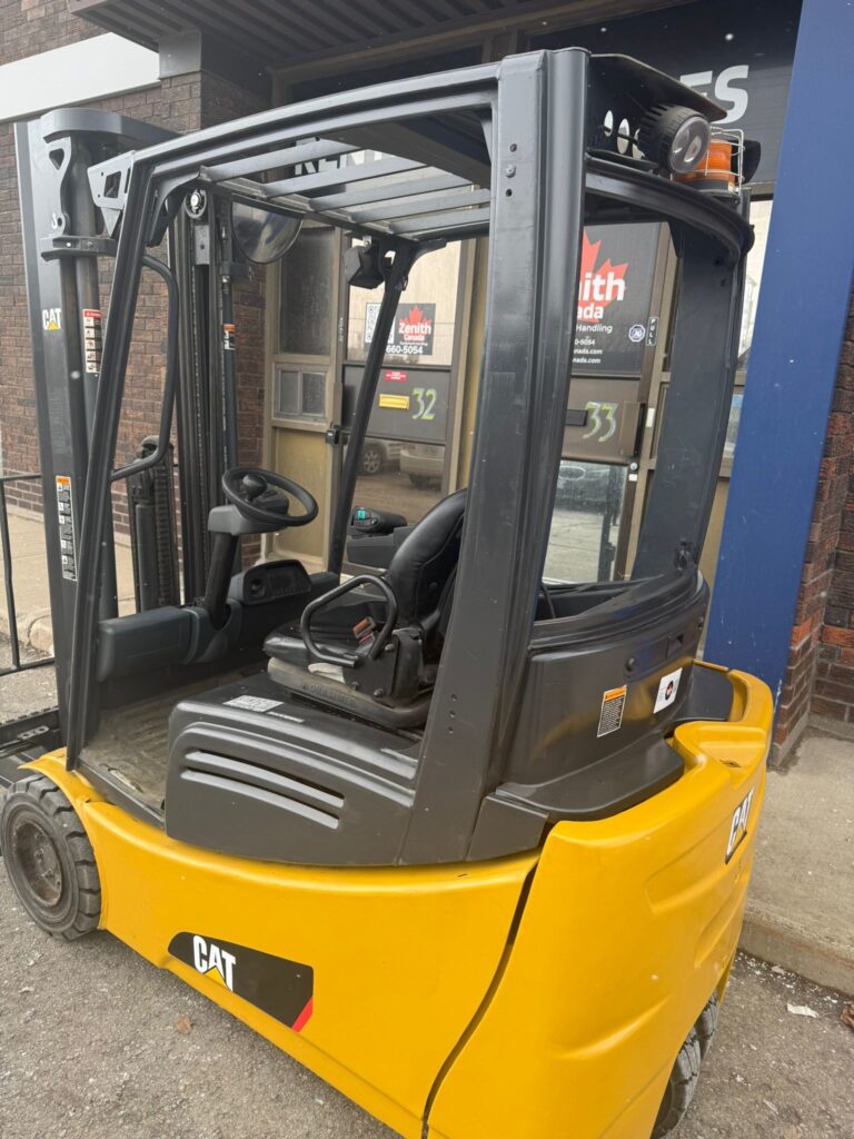 Used Caterpillar 3-Wheeler Forklift 3648 Voltage