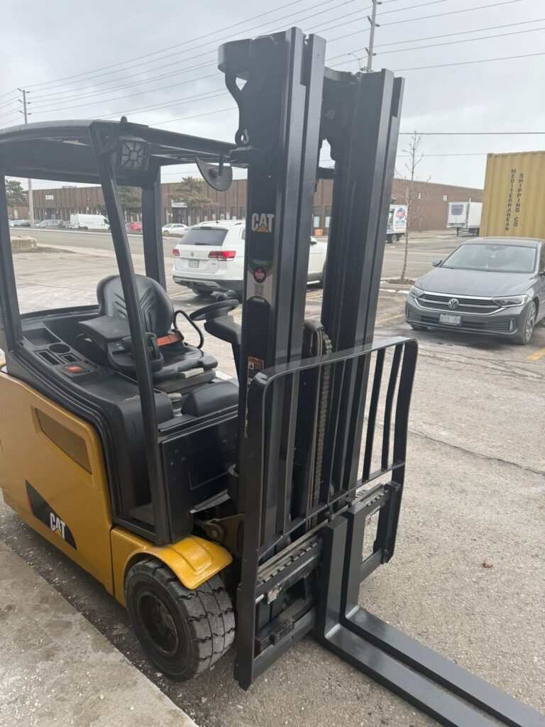 Used Caterpillar 3-Wheeler Forklift 4000 LBS
