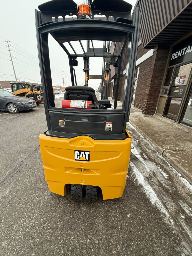 Used Caterpillar 3-Wheeler Forklift Traction Tires