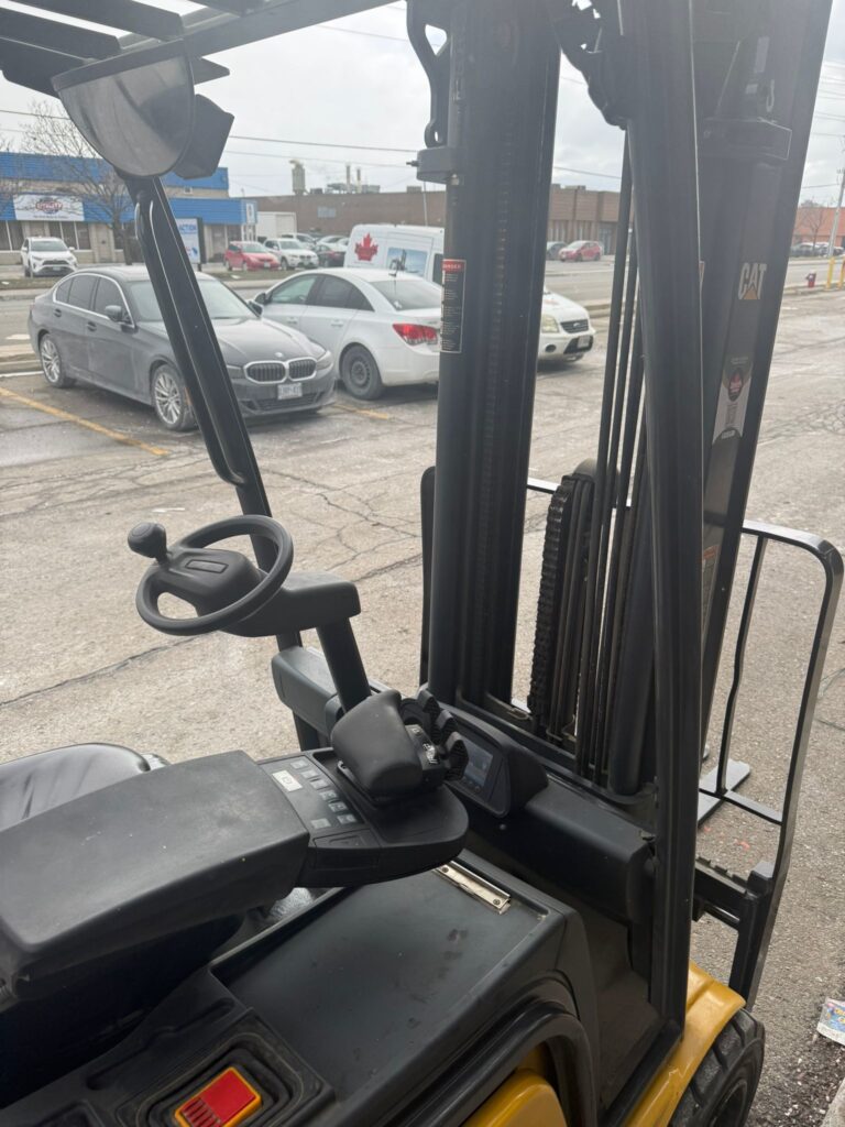 Used Caterpillar 3-Wheeler Forklift with charger
