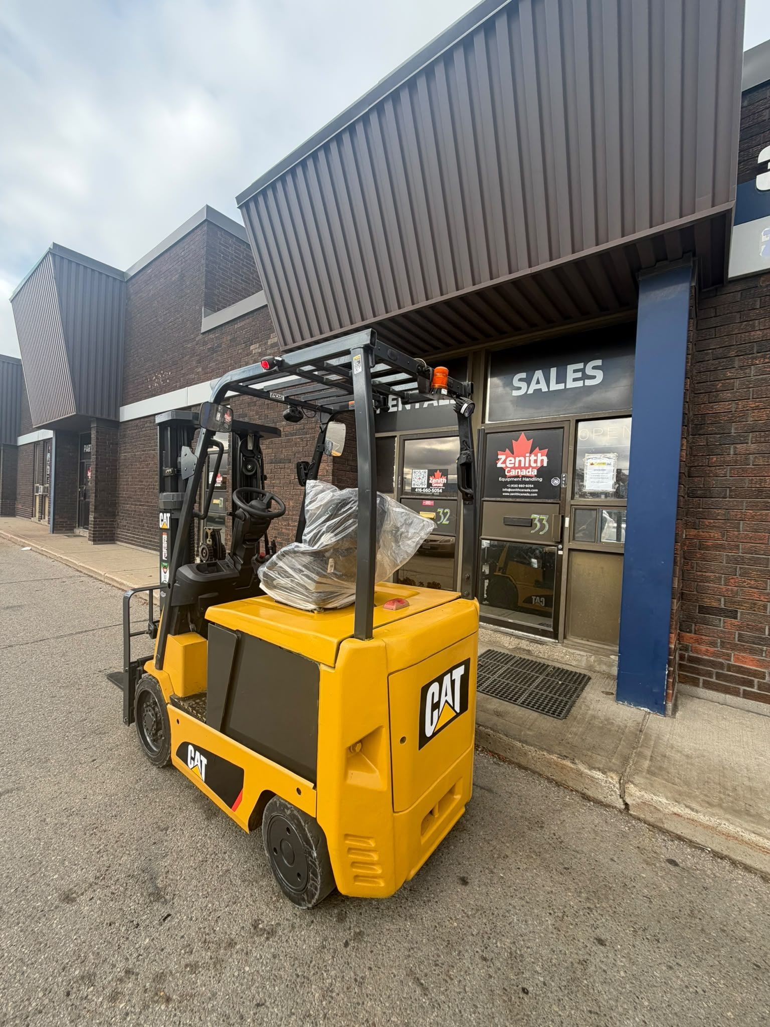 Used CAT Forklift Electric