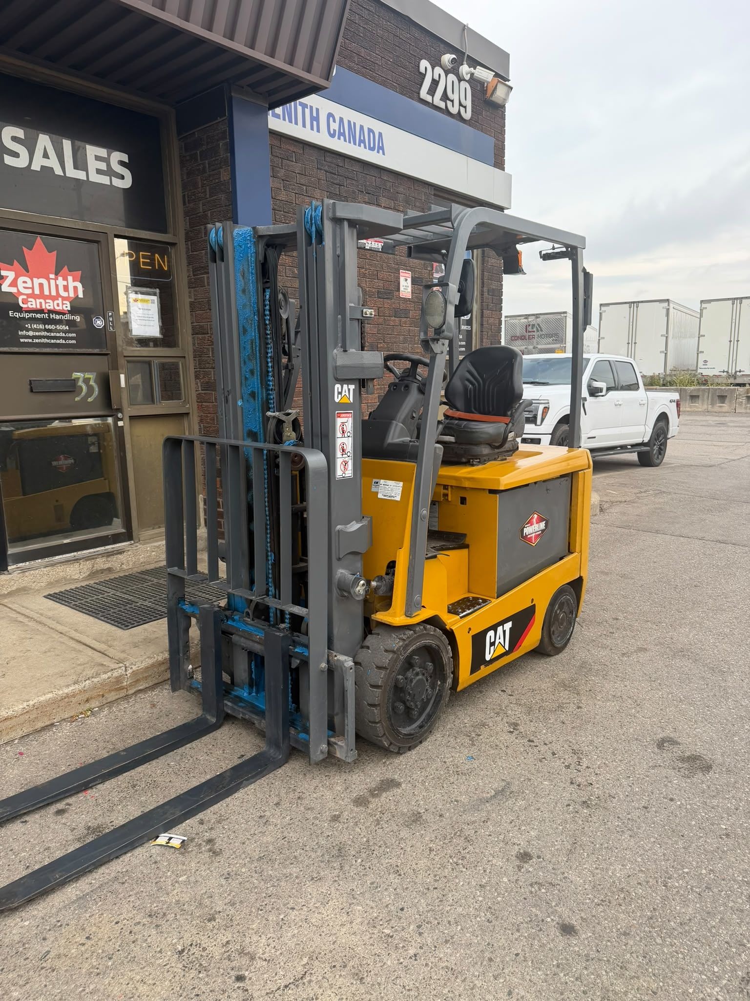 Used Cat Forklift 5000 lbs